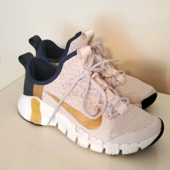 Nike Shoes - Nike Metcon Free 3